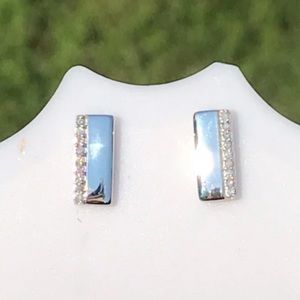 NWOT VERA WANG DIAMOND EARRINGS